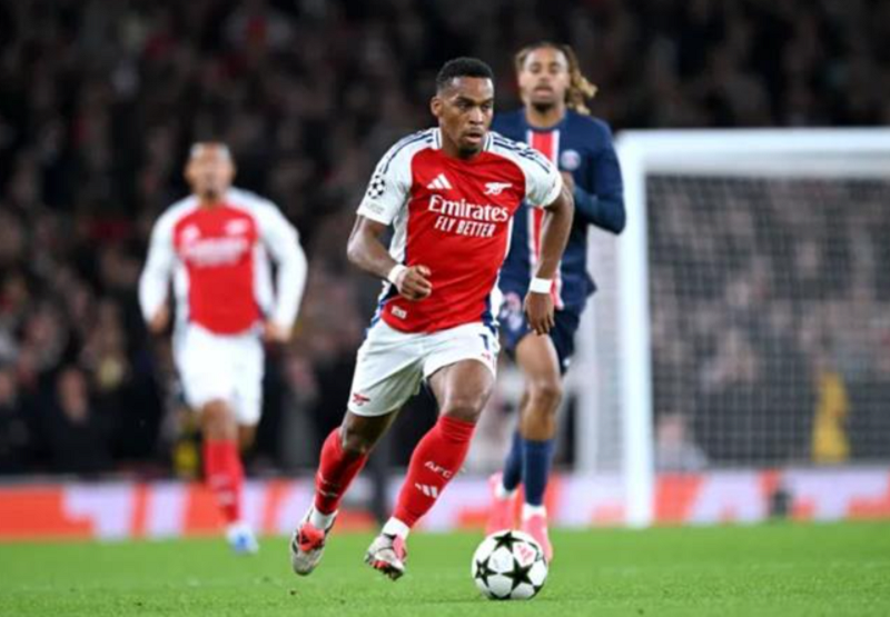huyen-thoai-ha-lan-nong-mat-chi-trich-sao-arsenal-sau-tran-thua-0-1-truoc