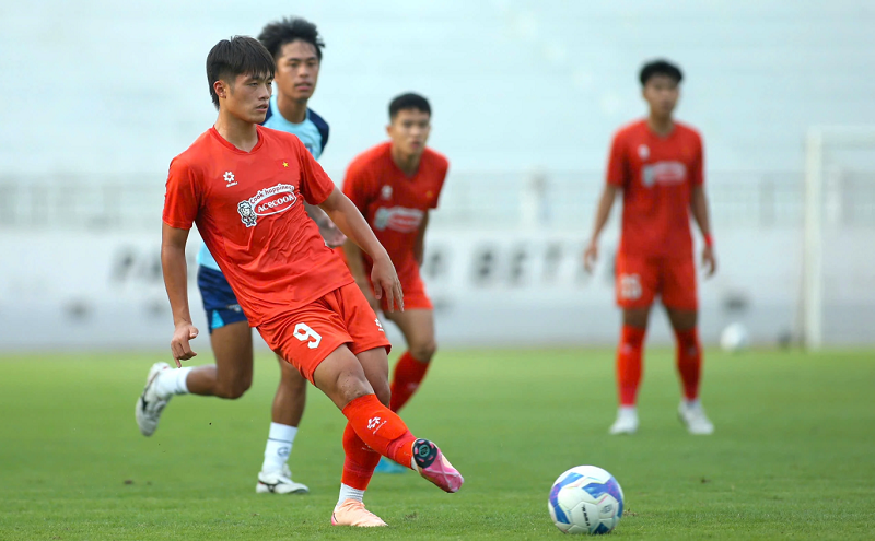 quoc-viet-toa-sang-dung-luc-san-sang-ganh-vac-hang-cong-u23-viet-nam